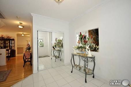 28 Banks Dr, Brampton, L6P1A5 | Image 3