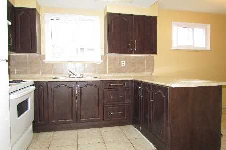 3670 Crabtree Cres, Mississauga, L4T1S6 | Image 3