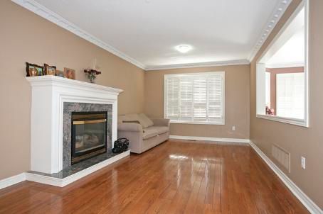 100 Fiddleneck Cres, Brampton, L6R2E2 | Image 3