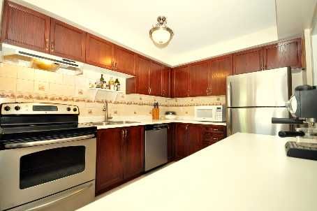 30 Wickstead Crt, Brampton, L6R1N8 | Image 3