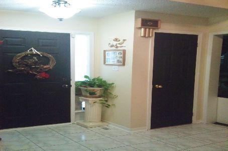 10 Colleyville St, Brampton, L7A1H3 | Image 3