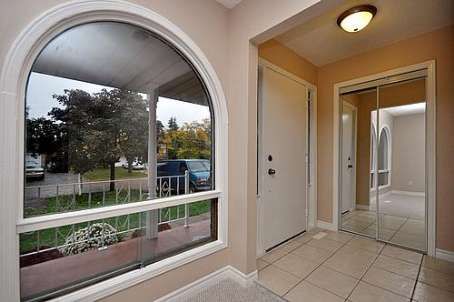 Semi-Detached House sold at 103 Manitou Crescent, Brampton, Central Park, L6S2Z6 - MLS: W2219945