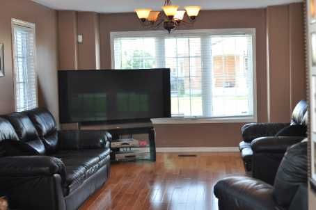 30 Orangegrove Dr, Brampton, L7A3N4 | Image 3