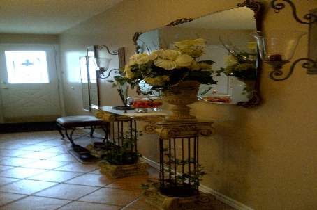 115 Antigua Rd, Mississauga, L5B2T8 | Image 2