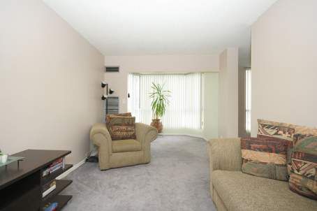 807 - 145 Hillcrest Ave, Mississauga, L5B3Z1 | Image 2