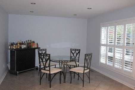 19 Wetmeadow Dr, Brampton, L7A2T6 | Image 2