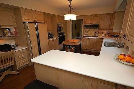 1561 Pinetree Cres, Mississauga, L5G2S9 | Image 2