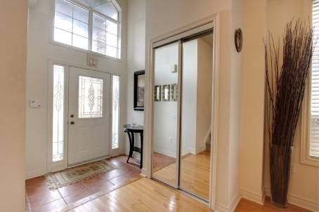 937 Ledbury Cres, Mississauga, L5V2R3 | Image 2