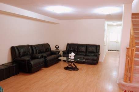 75 Crystal Glen Cres, Brampton, L6X0K5 | Image 2