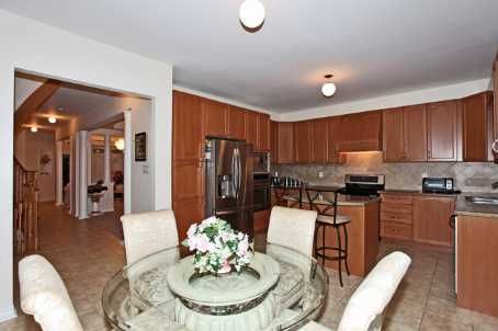 14 Oakhaven Rd, Brampton, L6P2Y3 | Image 2