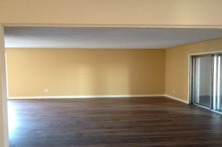 3670 Crabtree Cres, Mississauga, L4T1S6 | Image 2