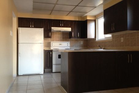 3670 Crabtree Cres, Mississauga, L4T1S6 | Image 3