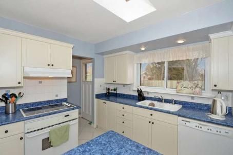 5 Rosefield Dr, Halton Hills, L7G4R2 | Image 2