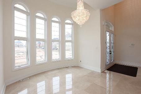 9 Interlacken Dr, Brampton, L6X0Y1 | Image 2