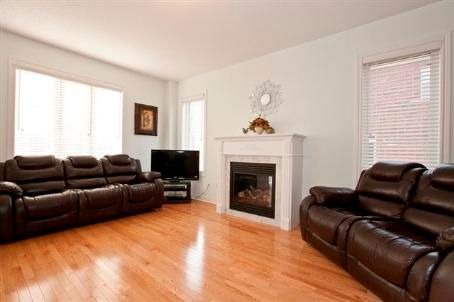 22 Rainbrook Clse, Brampton, L9Z0Z1 | Image 2