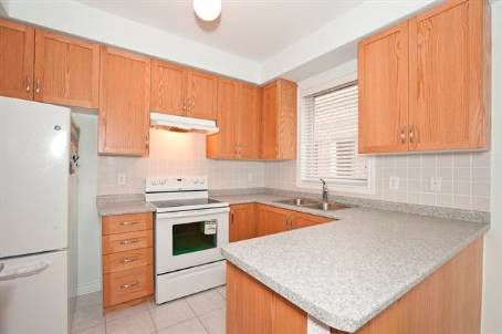 22 Rainbrook Clse, Brampton, L9Z0Z1 | Image 3