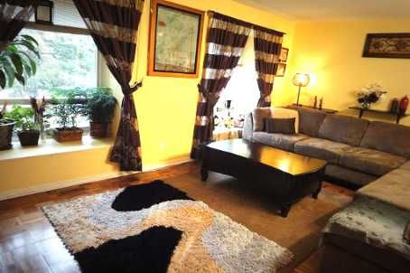 4 Carleton Pl, Brampton, L6T3Z4 | Image 2