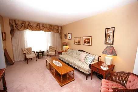 7 Laidlaw Ave, Brampton, L6S5W1 | Image 2