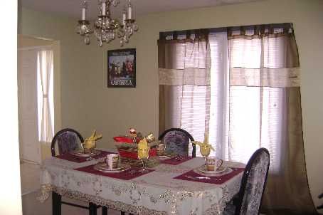 31 Junewood Cres, Brampton, L6S3T5 | Image 2