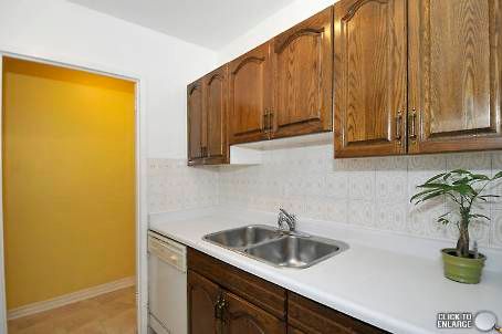 902 - 3065 Queen Frederica Dr, Mississauga, L4Y3A3 | Image 3