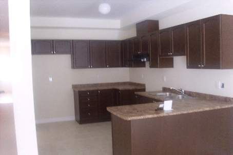 443 Comiskey Cres, Mississauga, L5W0C7 | Image 2