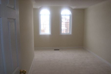 443 Comiskey Cres, Mississauga, L5W0C7 | Image 3