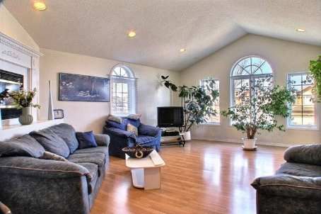 118 White Tail Cres, Brampton, L6Y5C3 | Image 2