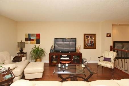 217 - 1000 Cedarglen Gate, Mississauga, L5C3Z5 | Image 2