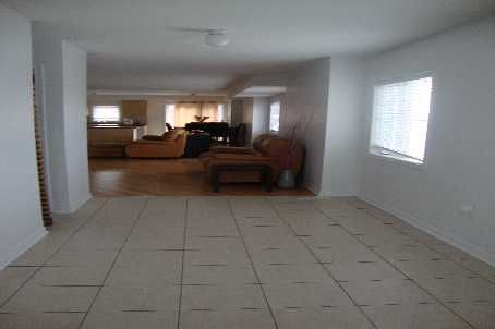 514 Candlestick Circ, Mississauga, L4Z0B2 | Image 2