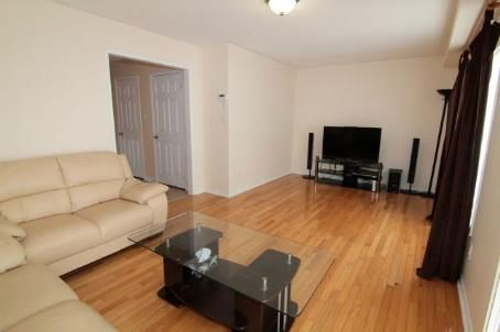 3040 Bentley Dr, Mississauga, L5M6W2 | Image 2