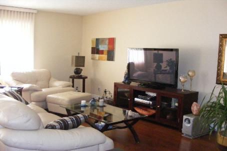 217 - 1000 Cedarglen Gate, Mississauga, L5C3Z5 | Image 3