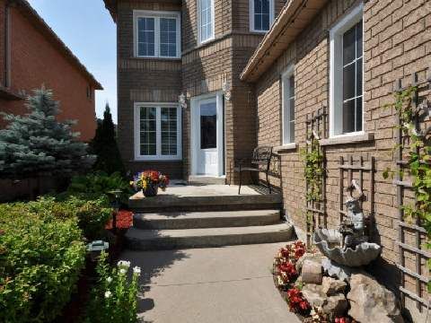 6760 Dillingwood Dr, Mississauga, L5N7A2 | Image 2