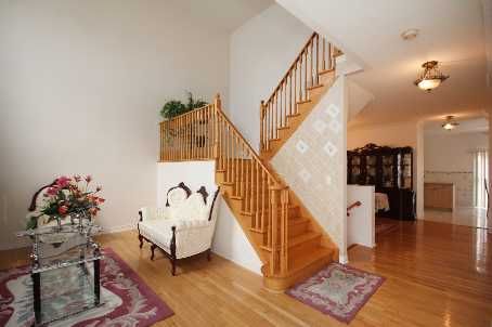 28 Banks Dr, Brampton, L6P1A5 | Image 2