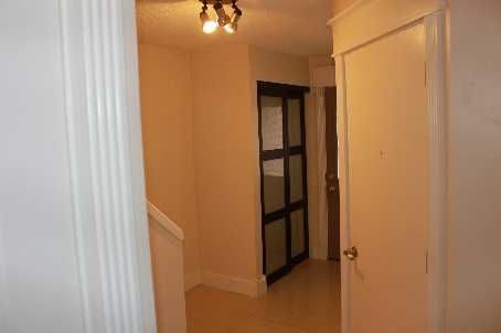 54 Royal Palm Dr, Brampton, L6Z1P6 | Image 2