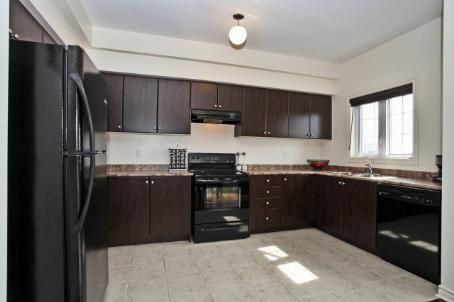 355 Hobbs Cres, Milton, L9T0J3 | Image 3