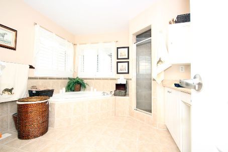 17 Donherb Cres, Caledon, L7C1E3 | Image 3