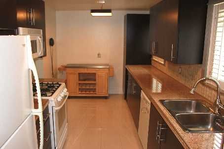 54 Royal Palm Dr, Brampton, L6Z1P6 | Image 2