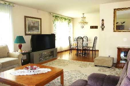 9 Templar Dr, Toronto, M9R3C6 | Image 2