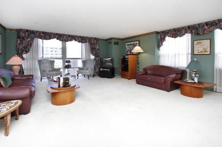 2201 - 3650 Kaneff Cres, Mississauga, L5A4A1 | Image 2