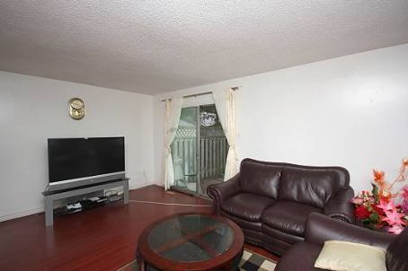 6 Hedley Crt, Brampton, L6S2B6 | Image 2