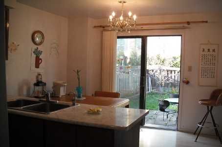 303 Riel Dr, Mississauga, L5B3K1 | Image 3