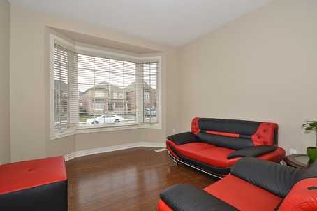 11 Bluffmeadow St, Brampton, L6P3K2 | Image 2