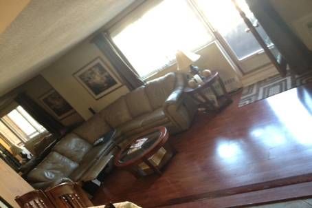 704 - 15 Elizabeth St N, Mississauga, L5G2Z3 | Image 2