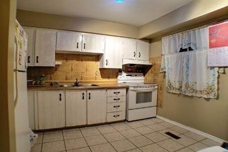 124 - 124 Baronwood Crt, Brampton, L6V3H7 | Image 2