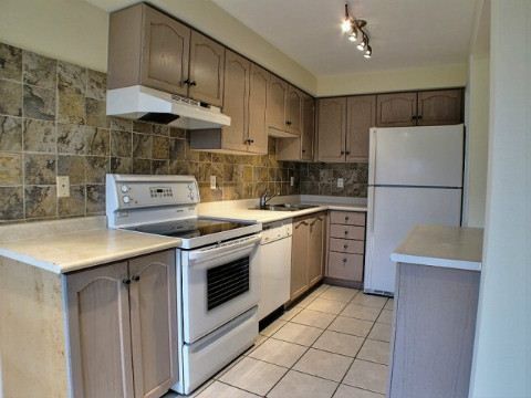 126 Twin Pines Cres, Brampton, L7A1N2 | Image 3