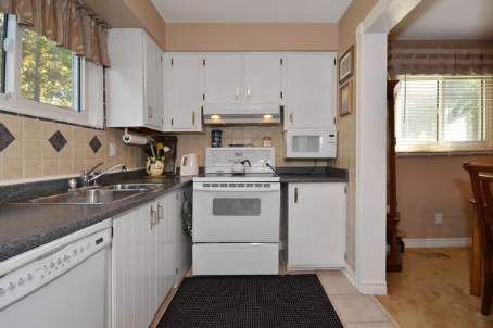 98 Centre St N, Brampton, L6V2Z3 | Image 2