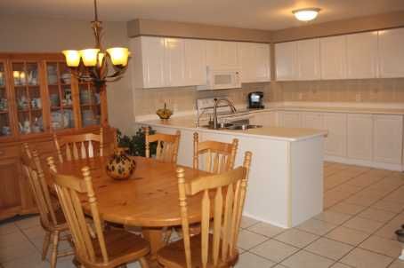 240 Howard Cres, Orangeville, L9W4W6 | Image 3