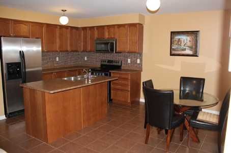 120 Crown Victoria Dr, Brampton, L7A3X9 | Image 2