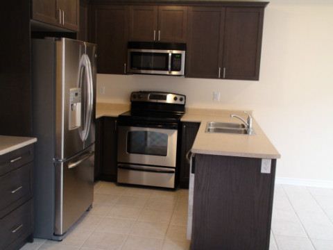 561 Murray Meadows Pl, Milton, L9T8L8 | Image 2