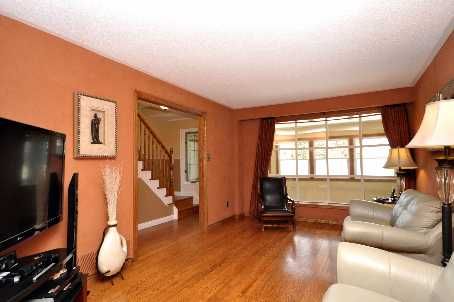 781 Fletcher Valley Cres, Mississauga, L5J2X4 | Image 2
